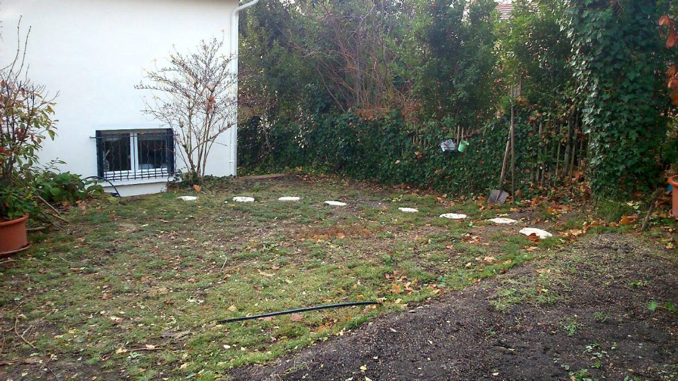 Aménagements d'un petit terrain en pente Photo avant travaux