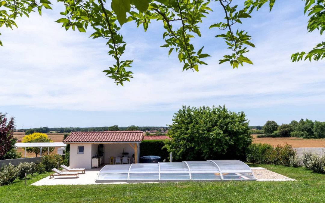 Construction d’une piscine en béton armé avec pool house à Faramans (01800)
