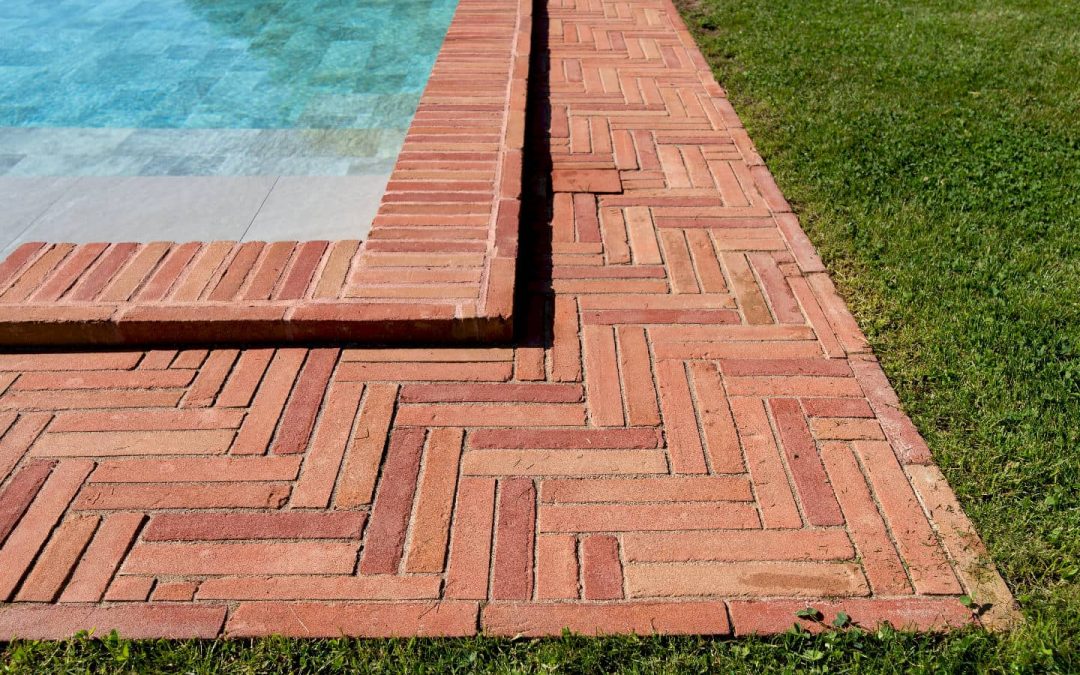 Création d’une piscine sur mesure et aménagement paysager complet à Sandrans (01400)