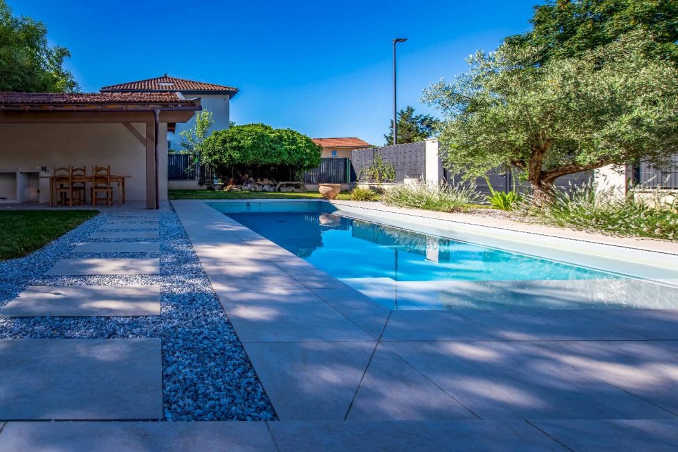 Aménagements piscine et cuisine extérieure dans l’Ain à Parcieux